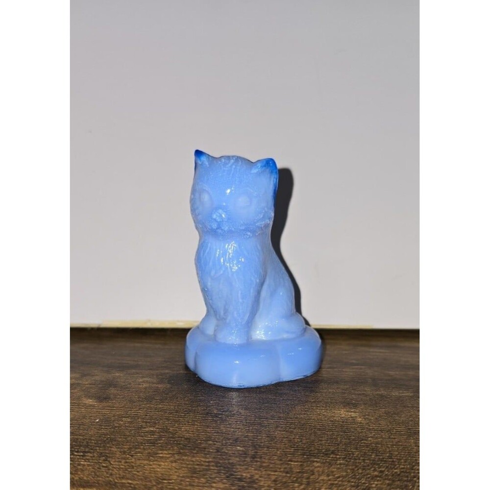 Boyd Glass Miss Cotton on Pillow vintage cat 'Delphinium'